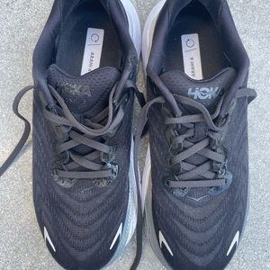 Women’s Hoka walking shoes, ARAHI 6